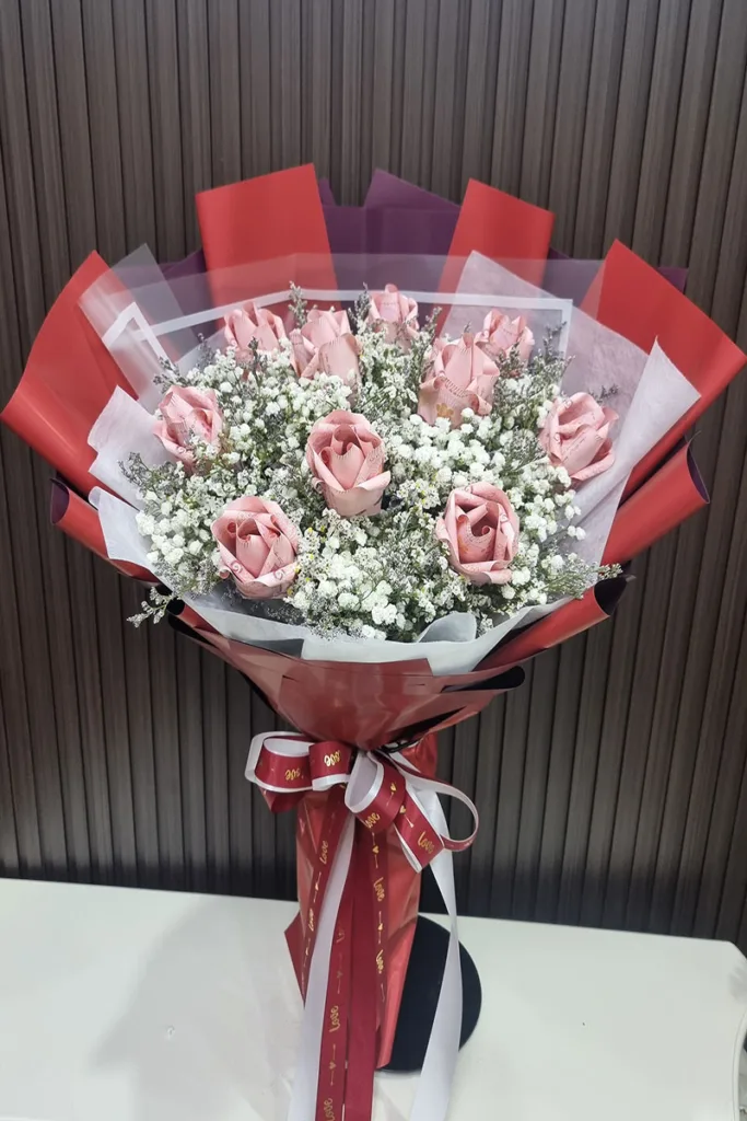 ช่อแบงค์ร้อยพับดอกห่อสีแดง