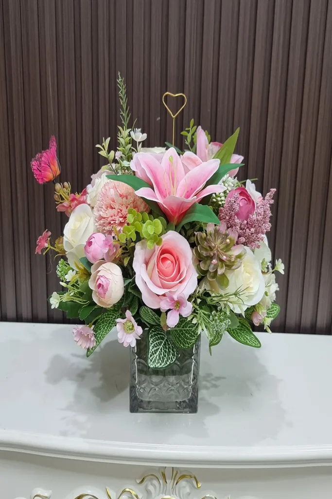 แจกันดอกไม้ประดิษฐ์สีชมพู